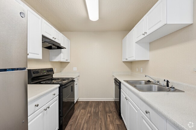 2BR, 2BA - 971SF - Kitchen - MUST BE AGE 55 + / Retreat at Madison Place