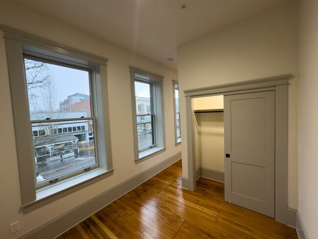 Photo - WINTER SPECIAL - NEWLY RENOVATED DOWNTOWN SALEM ONE BEDROOM Unit 455-204