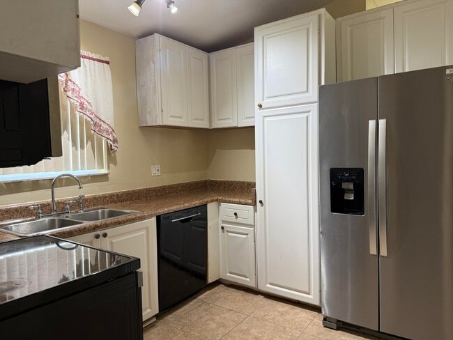 Building Photo - 4941 Marbella Rd N