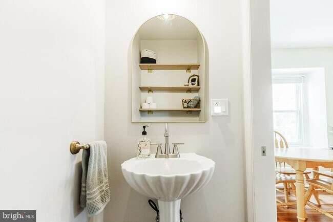 Photo - 452 Renfrew Ave