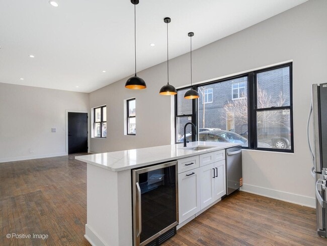 Photo - 846 N Ashland Ave Unit 1R