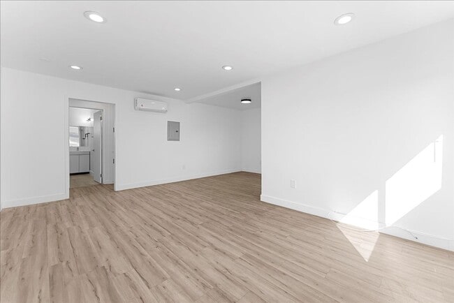 Building Photo - 376 N. Avenue 57-23 Unit 23