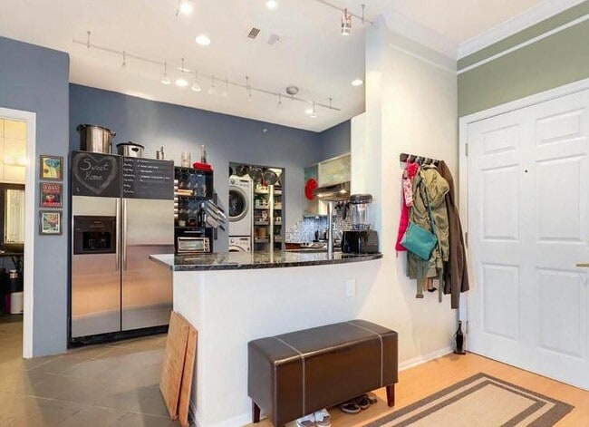 Building Photo - 1580 Spring Gate Dr Unit 4411