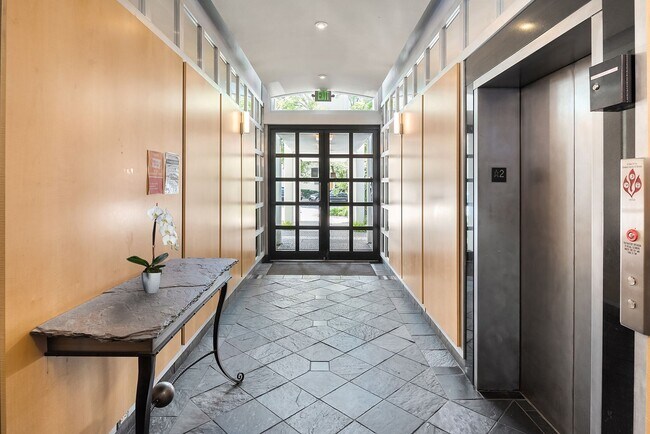 Photo - Beautiful Mid Century Modern Condo in Tali...