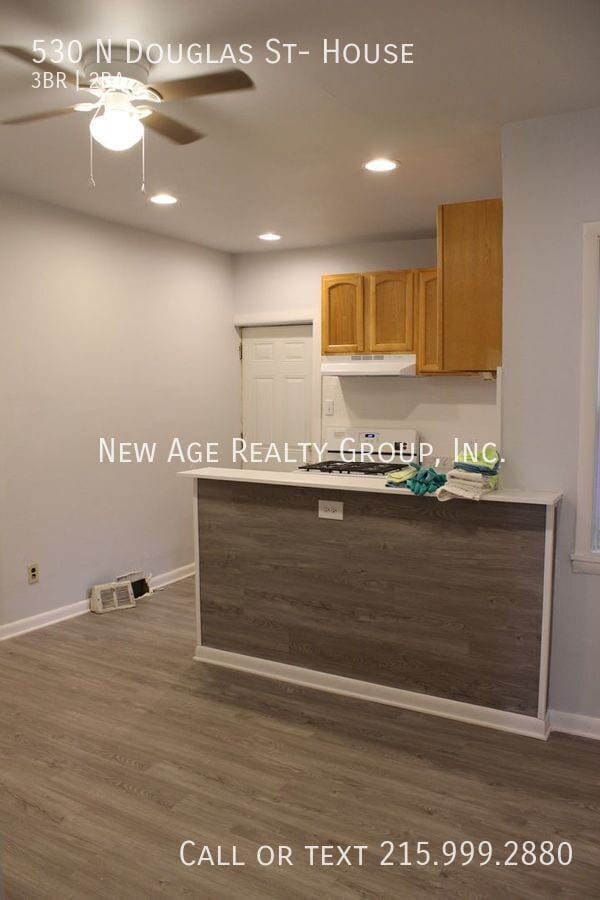 Photo - 530 N Douglas St