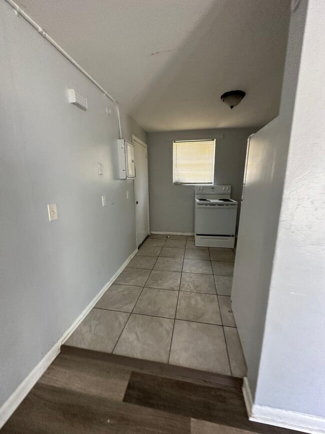 Photo - 1305 W 6th St