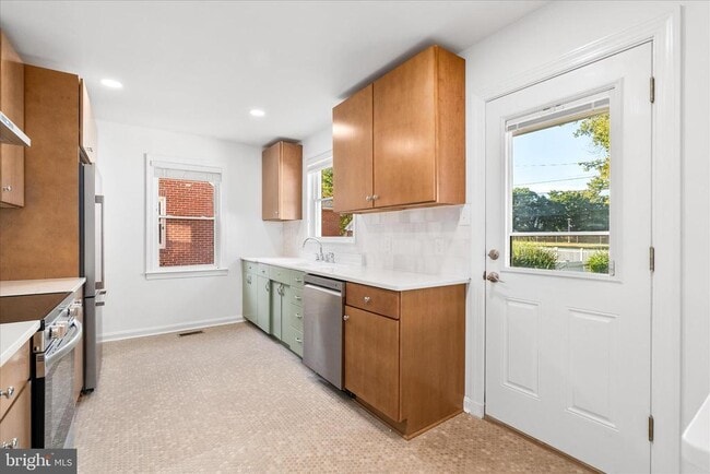 Photo - 117 W 14th St