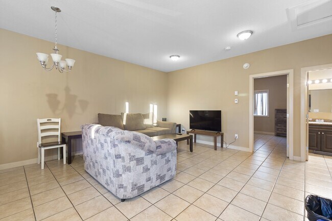 Photo - 9205-9293 93 Ave Unit 102