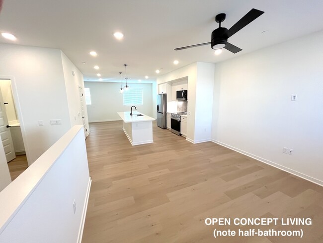 Building Photo - 580 Via Chelsea Via