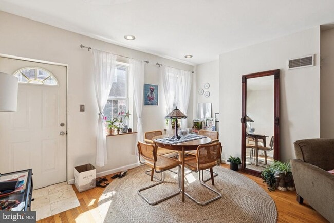 Building Photo - 728 S Smedley St