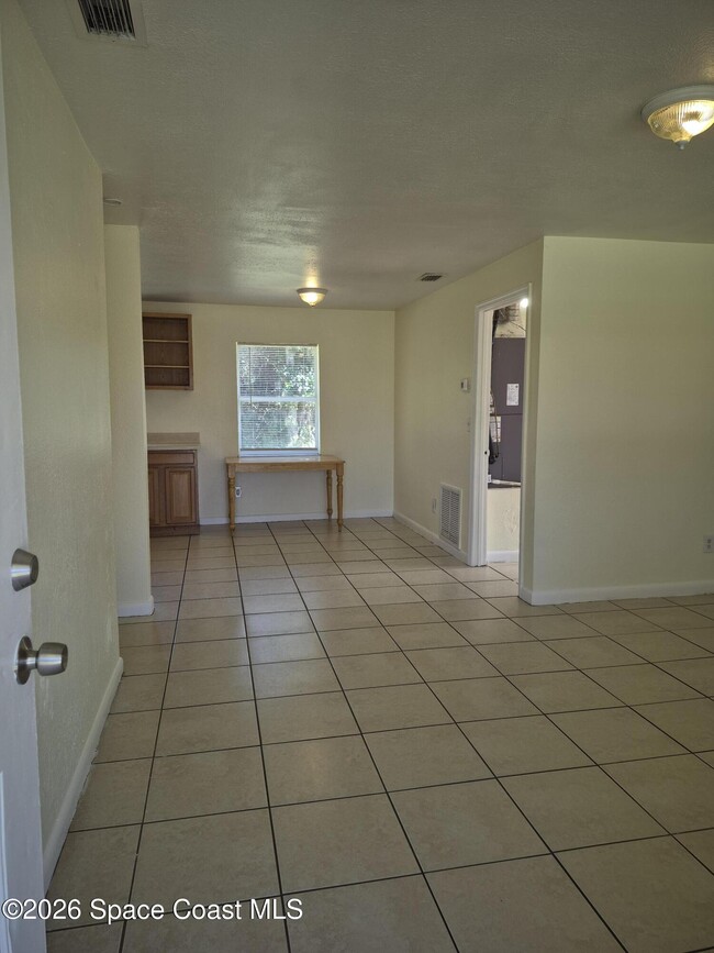 Photo - 819 Cedar Dr