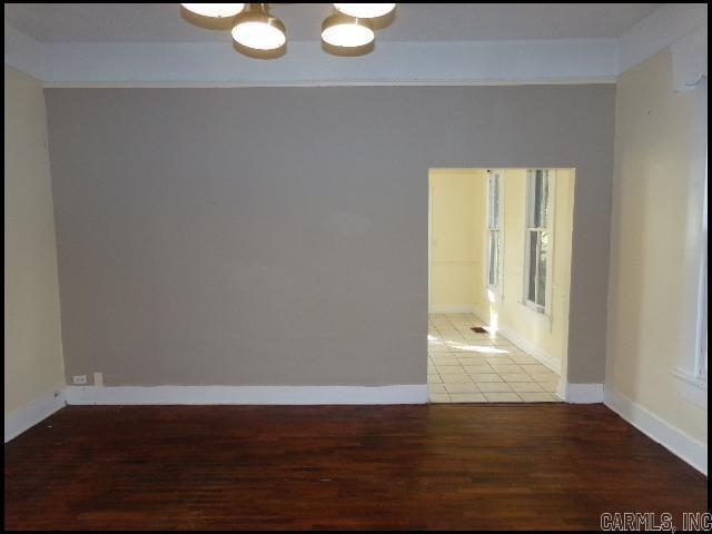 Photo - 1800 W Short 17th St