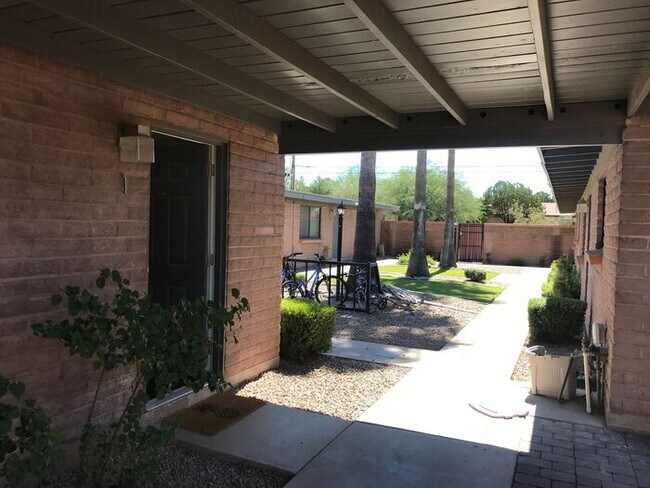 Photo - 1002 E Lester St