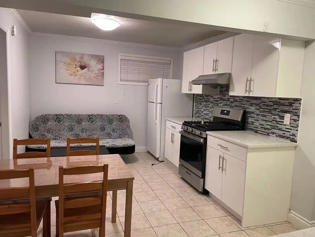 6511 Granville Cres