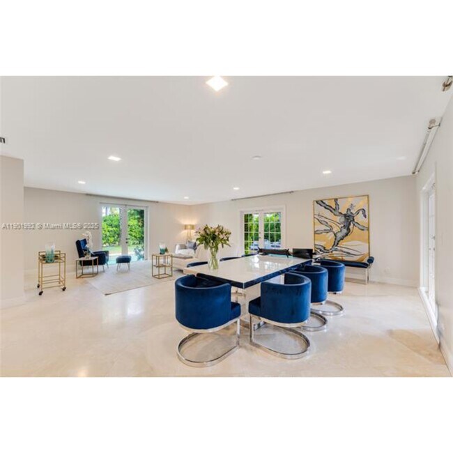 Photo - 140 N Hibiscus Dr