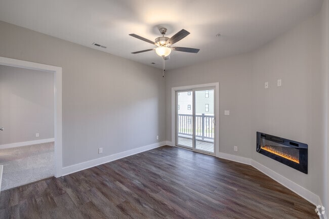1 BR, 1 BA - 679 SF - Living Room