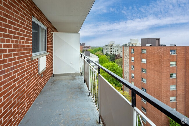 2 BR, 1 BA - 712 SF