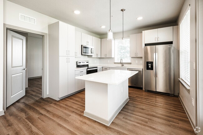 2BR, 2BA - 1,122SF - Kitchen - Madison Pointe Apartments