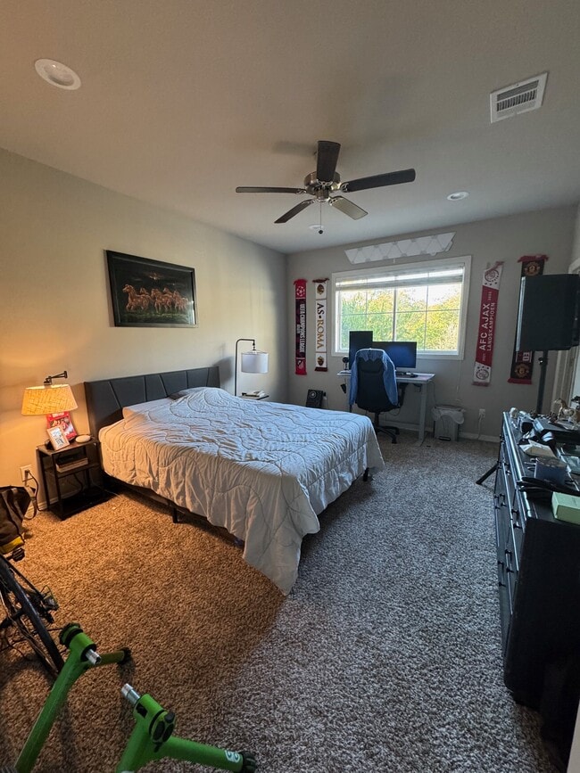 Photo - 410 Moran St