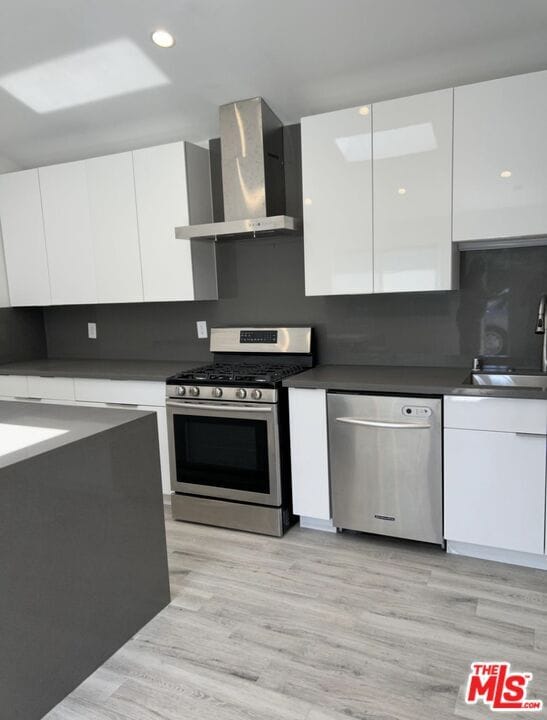 Building Photo - 17139 Sherman Way Rental