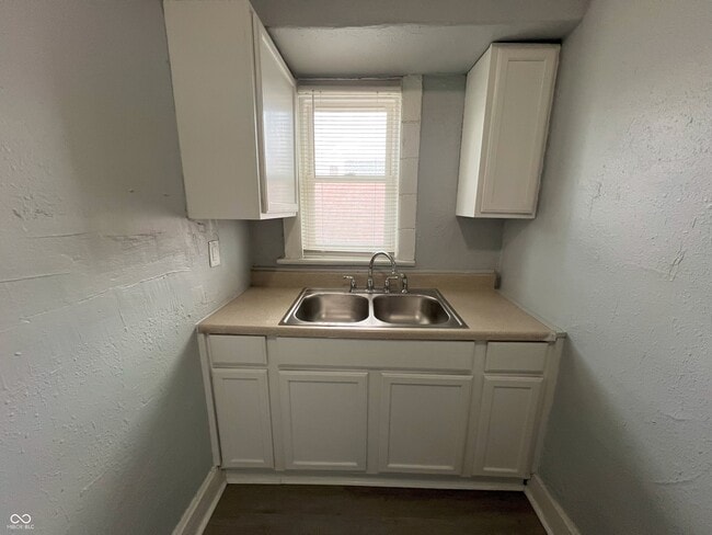 Photo - 4 E Washington St