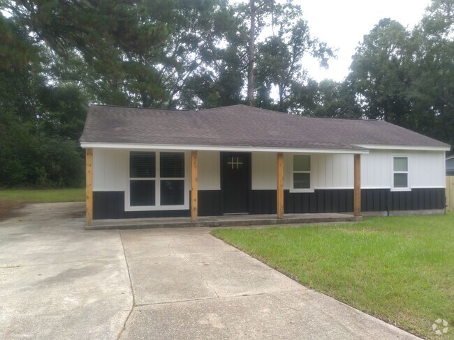 Building Photo - 214 Pine Tree Ln Rental