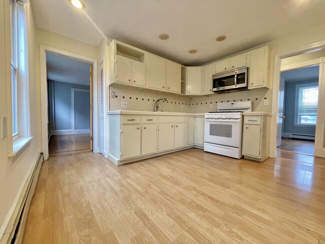 Building Photo - 31 Wheatland St Unit 1