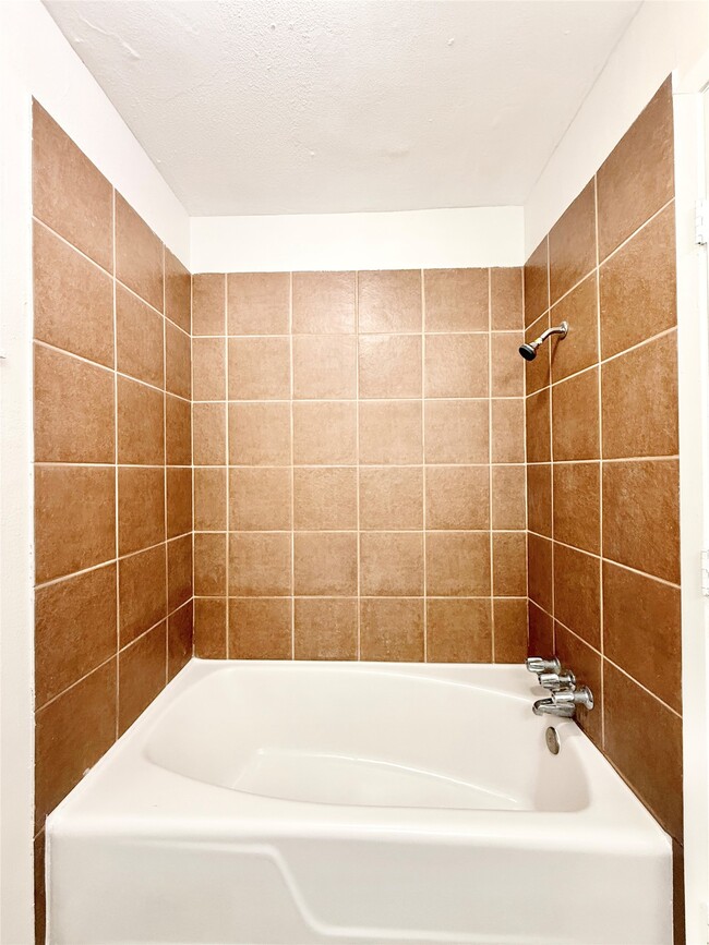 Building Photo - 1141 N Durham Dr Unit 10