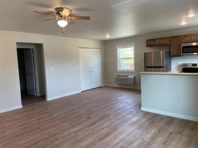 Photo - 1040 W 2nd St Unit 2D