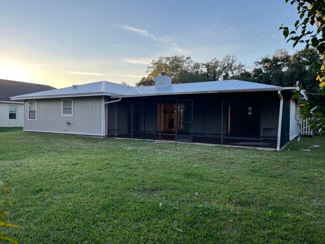 Photo - 1668 SW Herder Rd