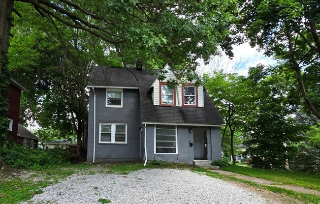 Photo - 389 Sumatra Ave