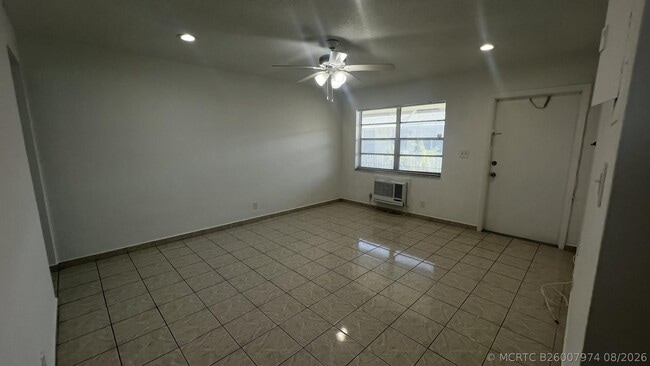 Building Photo - 13 NE 2nd Ave Unit 201