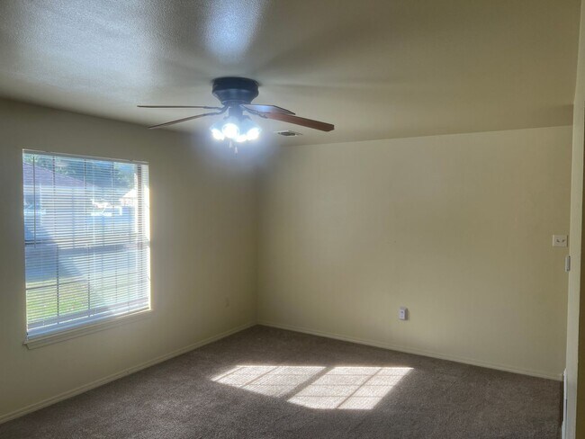 Photo - 2 Bed 1 Bath Duplex