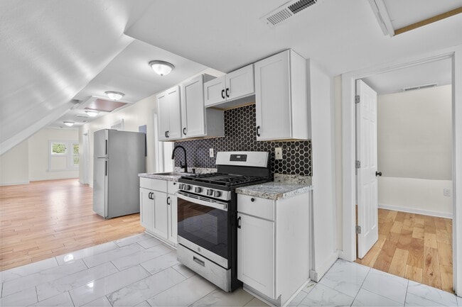 Building Photo - 693 Dixwell Ave Unit 3