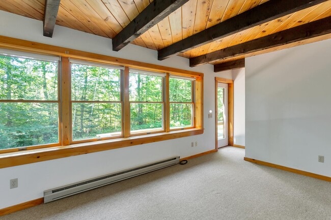 Building Photo - 321 Gibbs Rd Unit B Rental