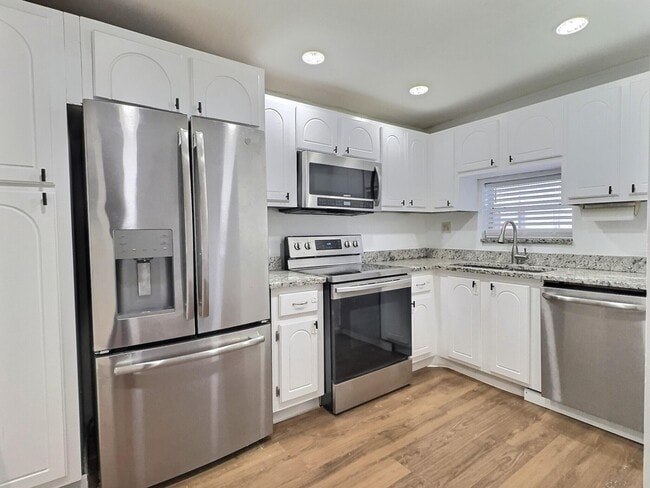 Photo - 400 S Hollybrook Dr Unit 202