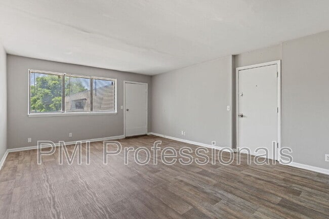 Building Photo - 800 Anderson Ln Unit Apt B3