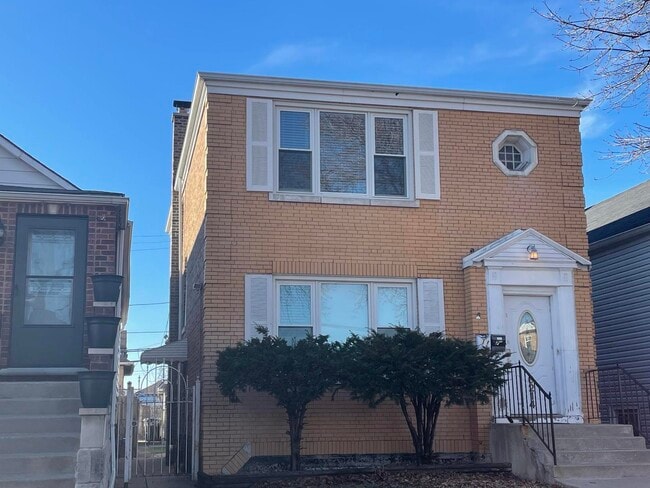 Building Photo - 6214 S Kilpatrick Ave