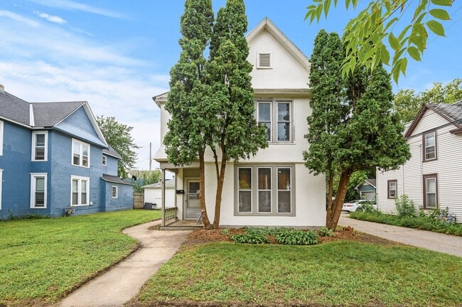 Cute 2BR 1 Bath Apartment Available 8/15 - Cute 2BR 1 Bath Apartment Available 8/15 Unit 2