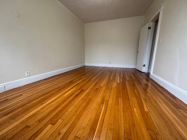 Photo - 1868 Commonwealth Ave Unidad 2