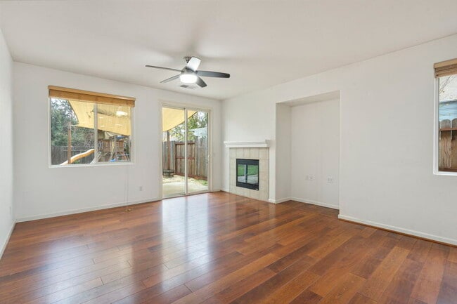 Photo - 5755 Amnest Way