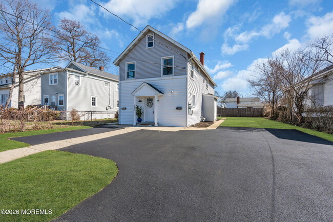282 Carr Ave