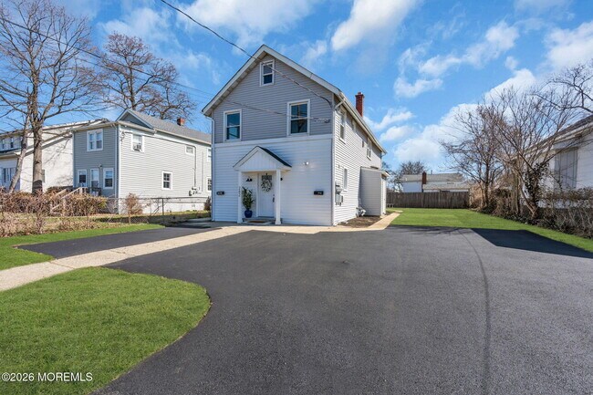 Photo - 282 Carr Ave