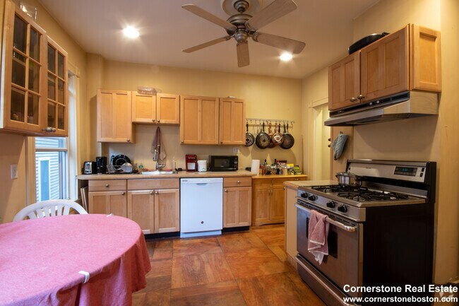 Building Photo - 142 Calumet St Unit 2 Rental
