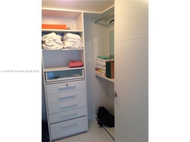 Photo - 485 Brickell Ave Unit 3303