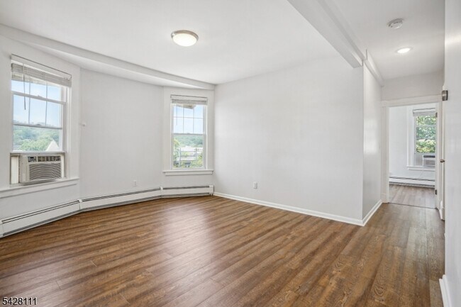 Photo - 60 2nd St