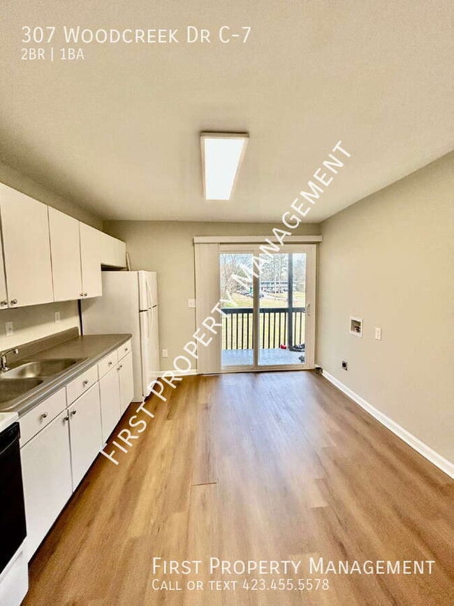 Photo - 307 Woodcreek Rd