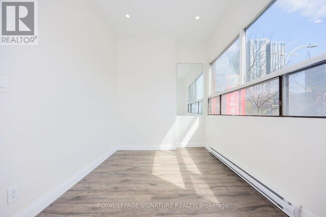 Photo - 414 Spadina Ave. Unit 2nd Floor