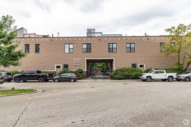 Building Photo - 400 N Racine Ave Unit 110B Rental
