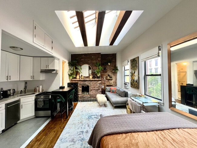 Photo - 329 W 19th St Unit ID1318248P